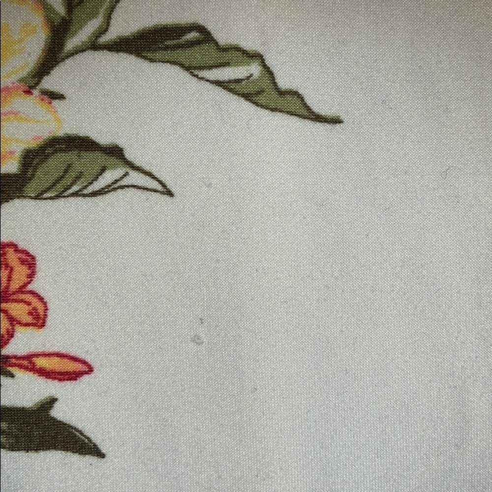 Rue21 Soft White Floral Top. S - Picture 2 of 2